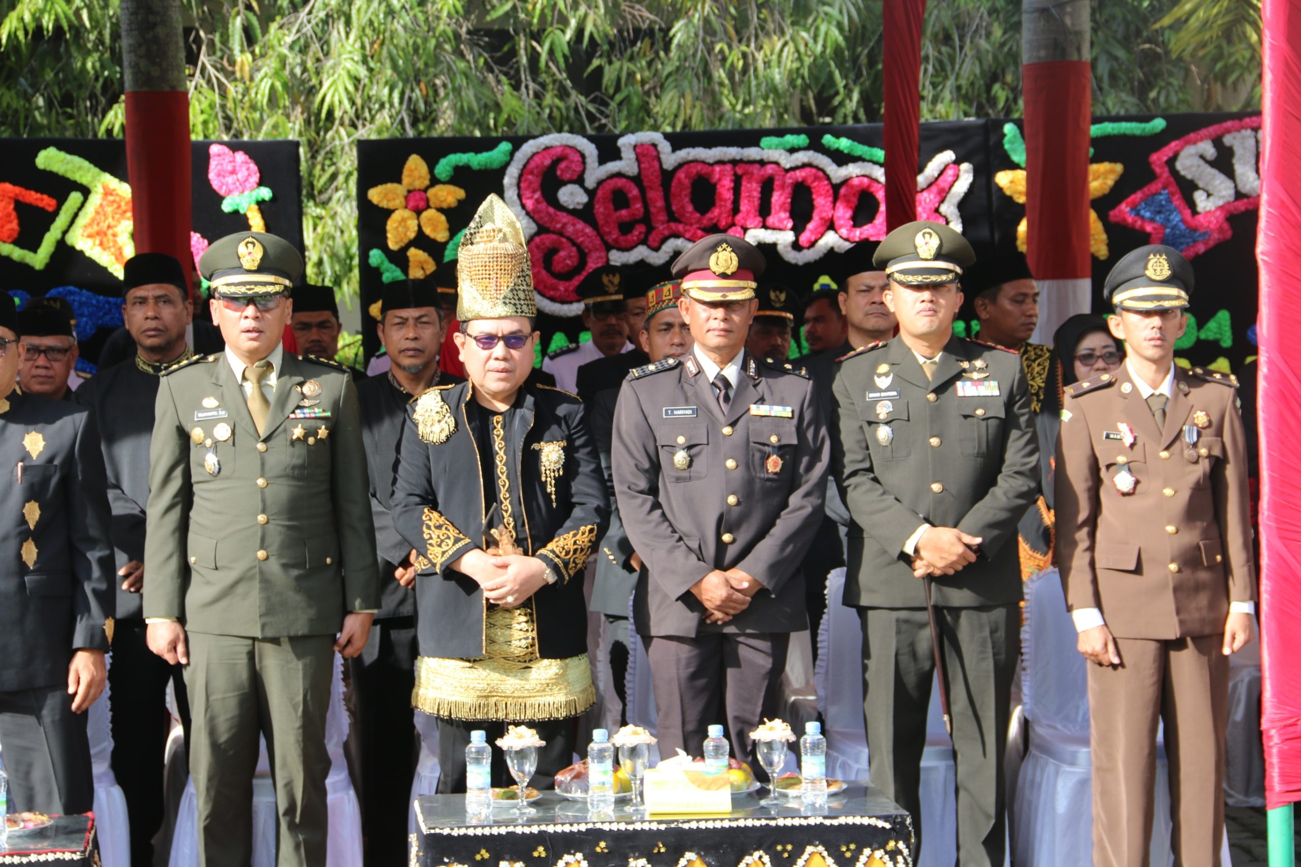 Forkopimda Aceh Barat Gelar Upacara Peringatan Hari Sumpah Pemuda Ke - 94 Dan HUT Kota Meulaboh Ke - 434 Di Halaman Depan Kantor Bupati