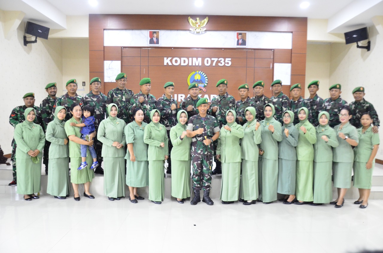 Dandim 0735/Surakarta Pimpin Acara Tradisi Korps Raport Purna Tugas Dan Kenaikan Pangkat Anggota