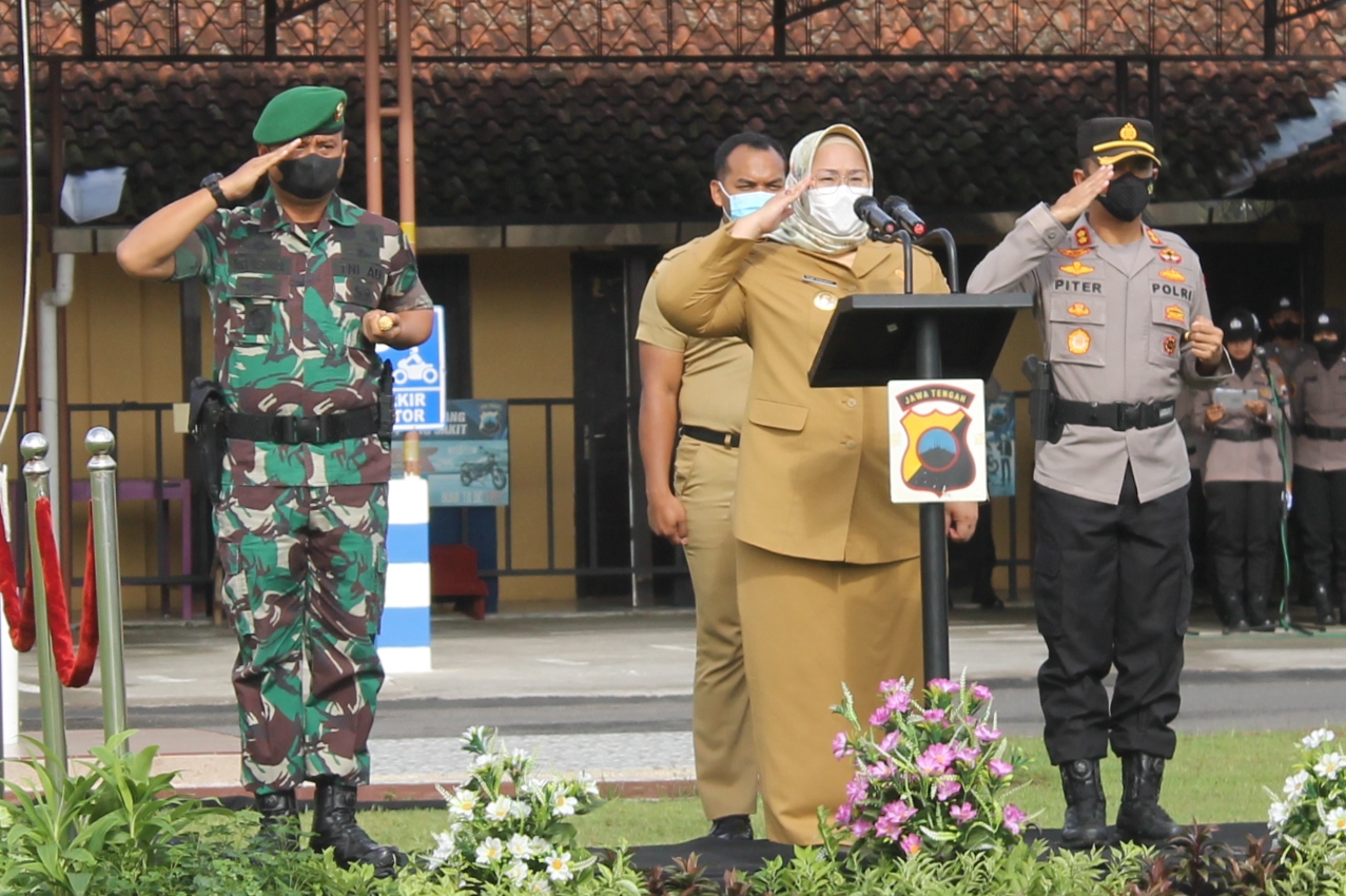 Dandim Sragen Ikuti Apel Pergeseran Pasukan Pengamanan Pilkades Serentak Kab. Sragen