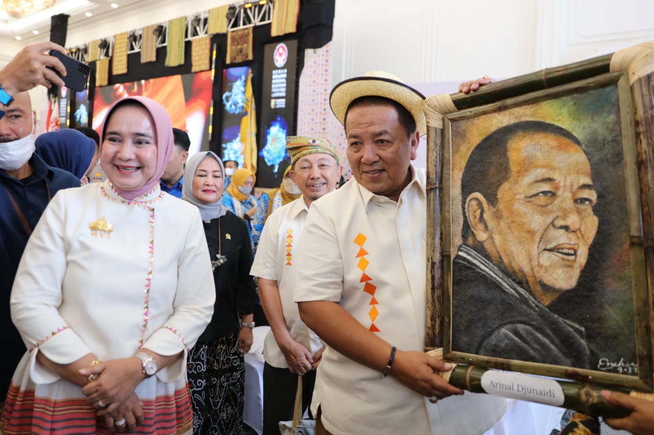 Gubernur Arinal Didampingi Ibu Riana Buka Lampung Craft 2022, Acara Berlangsung Meriah, Tema “The Exotica of Way Kanan” Undang Antusiasme Masyarakat