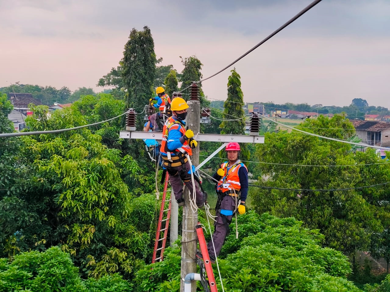 Hadapi Cuaca Ekstrem, Ini Imbauan PLN untuk Jaga Keselamatan Pelanggan