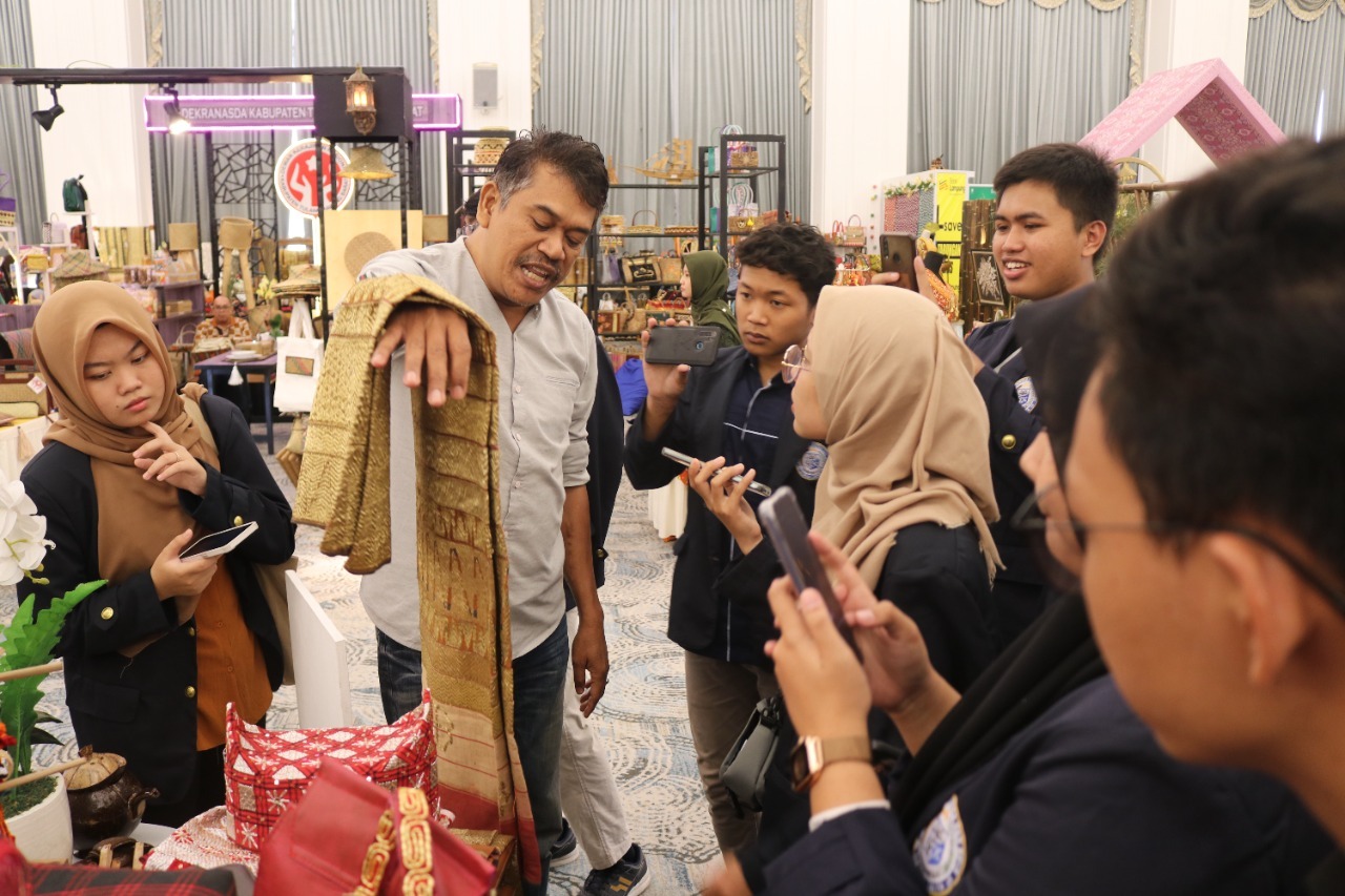 Ikuti Modul Nusantara di IIB Darmajaya, Mahasiswa Pulau Jawa dan Sulbar Dikenalkan Kuliner dan Budaya Lampung