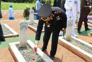 Jelang HUT TNI ke 77, Kapolres Lampung Utara Hadiri Ziarah Makam Pahlawan