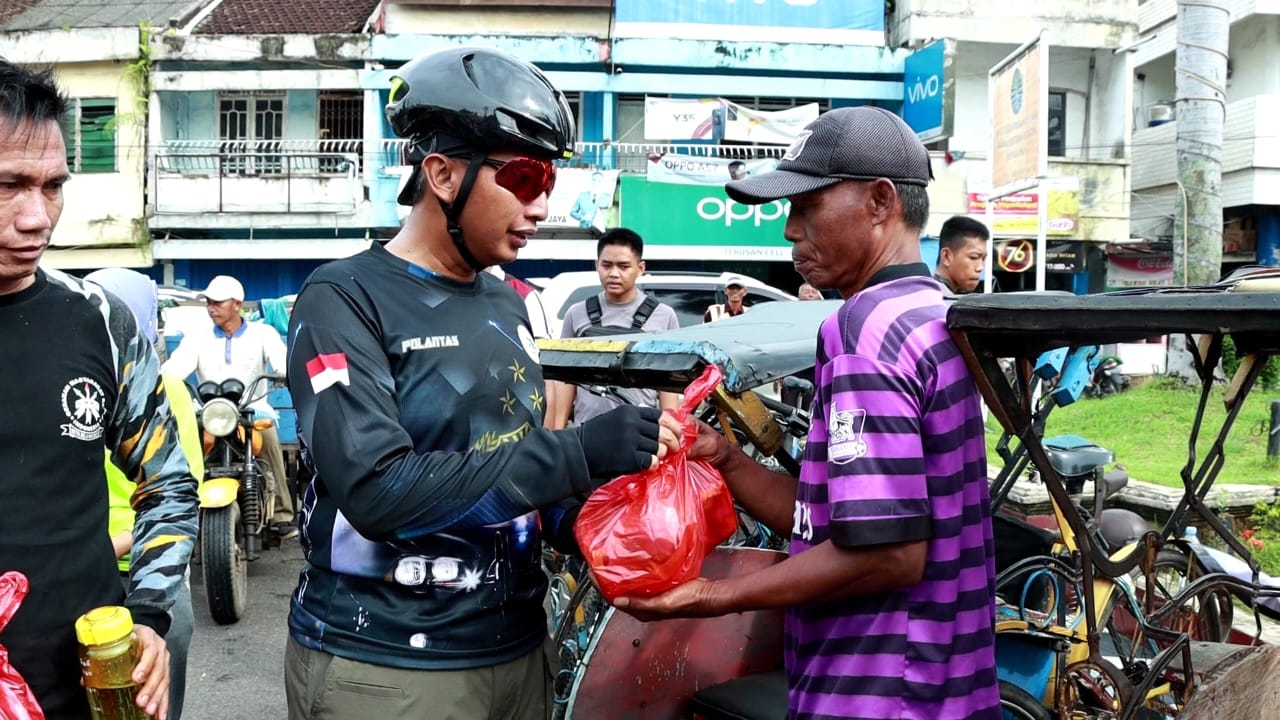 Kapolres Lampung Utara Gelar Kegiatan Bersepeda Sehat dan Bansos