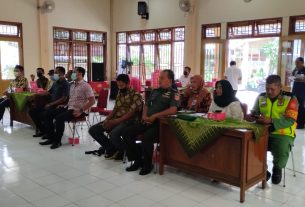 Kasdim Solo Berikan Materi, Pada Sosialisasi FKDM dalam Meningkatkan Peran Masyarakat Untuk Cegah Dini Konflik di Wilayah Kec. Serengan Surakarta