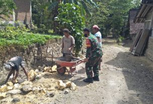 Kerja Bakti Pembuatan Talud Jalan Bentuk Kedekatan Babinsa Dengan warga Binaan