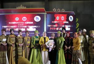 Ketua Dekranasda Provinsi Lampung Menghadiri Acara Pernefri Night, Angkat Wastra Lampung Melalui Fashion Show Koleksi Busana Dekranasda