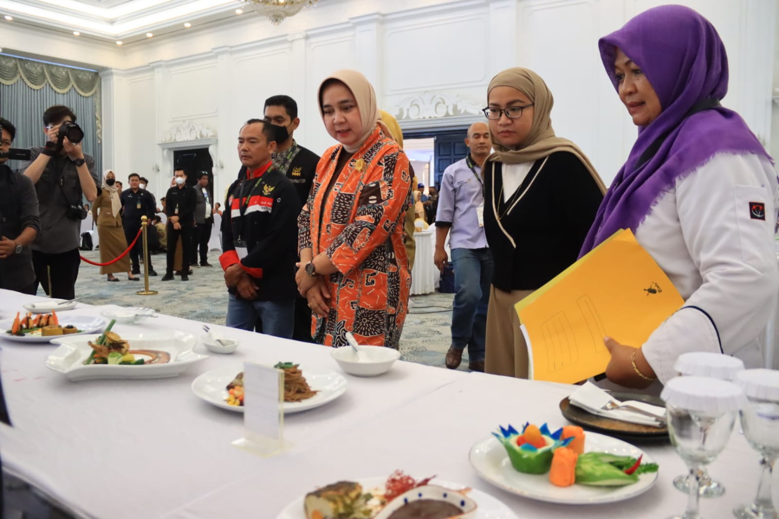 Ketua TP. PKK Provinsi Lampung Hadiri Lomba Tata Hidang Makanan Berbahan Dasar Kopi Pada Event Kopi Lampung Begawi Tahun 2022