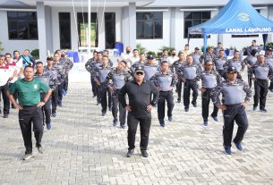 Kuatkan Rasa Kebersamaan, Gubernur Arinal dan Danlanal Kolonel Laut (P) Zul Fahmi Olahraga Bersama di Mako Lanal Caligi