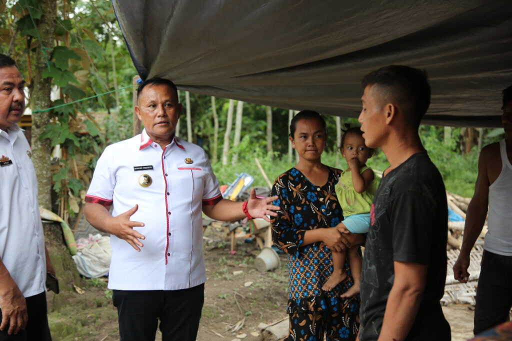 H. Nanang Ermanto Tinjau Lokasi dan Para Korban Banjir