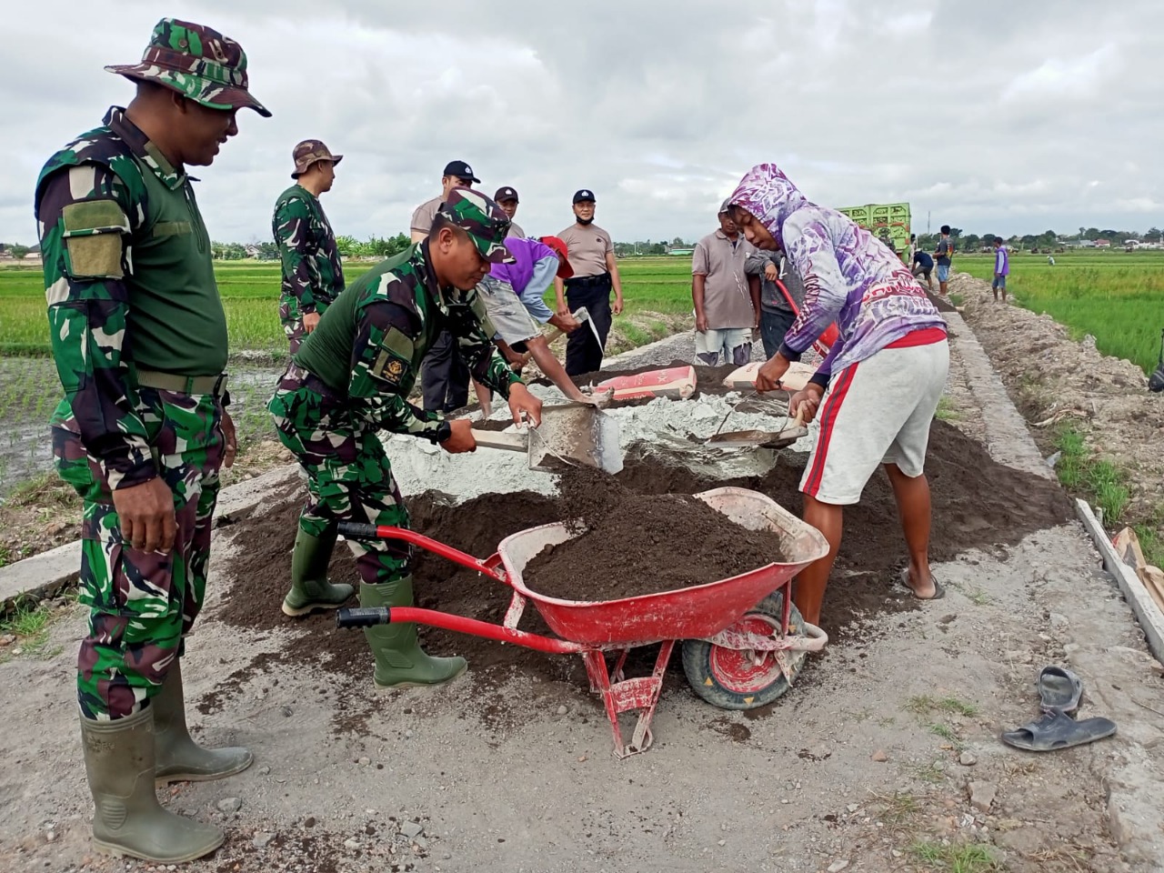 Pasiterdim 0726/Sukoharjo, Rabat Beton di Desa Jati diyakini akan memperlancar roda perekonomian.