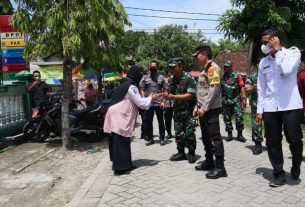 Pastikan Pilkades Serentak berjalan Kondusif, Dandim Bojonegoro dan Kapolres Sambangi Lokasi TPS