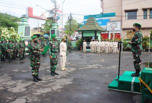 Pimpin Upacara Bendera, Letkol Inf Deny Bacakan Amanat Panglima TNI Didepan Anggota Dan PNS