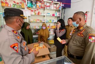 Polres Lampung Utara Bersama Dinkes Monitoring Larangan Penjualan Obat Sirup di Apotik