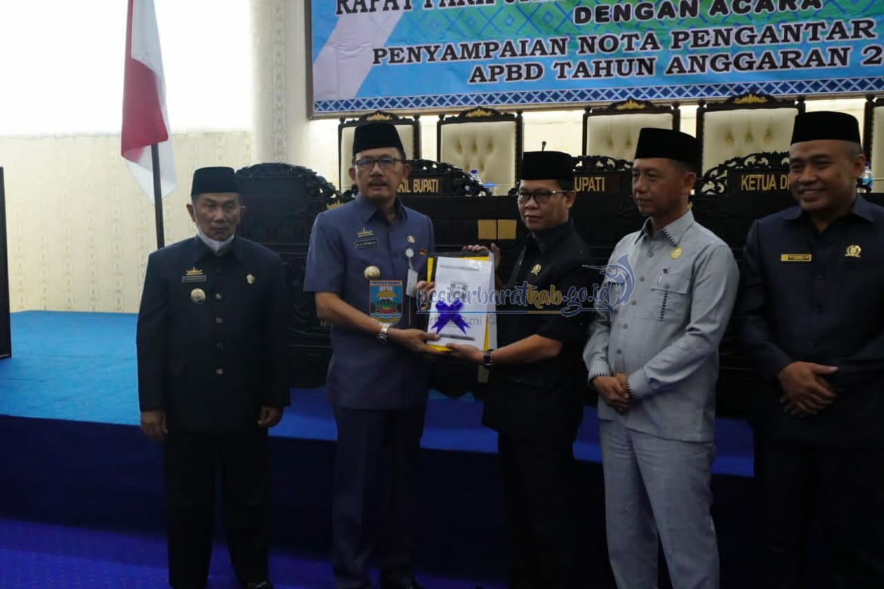 RAPAT PARIPURNA DPRD KABUPATEN PESISIR BARAT