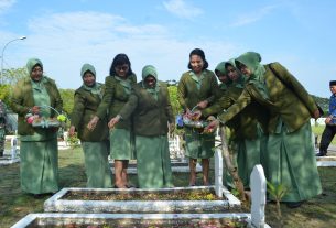 Rangkaian HUT TNI ke- 77, Kodim Bojonegoro Ziarah ke Makam Pahlawan