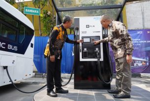 Resmi Diluncurkan, SPKLU Kemitraan Pertama PLN-Damri Layani Bus dan Mobil Umum