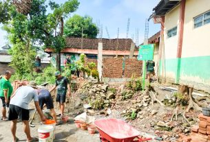 Satgas TMMD 115 Kodim Bojonegoro bangun Toilet Sekolah Dasar di Sekaran