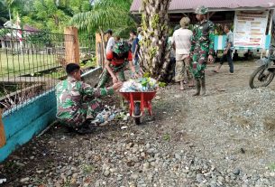 Satgas TMMD Ke - 115 Kodim 0105/Abar Berbaur Dengan Masyarakat Menyiapkan Tempat Acara Kenduri Maulid