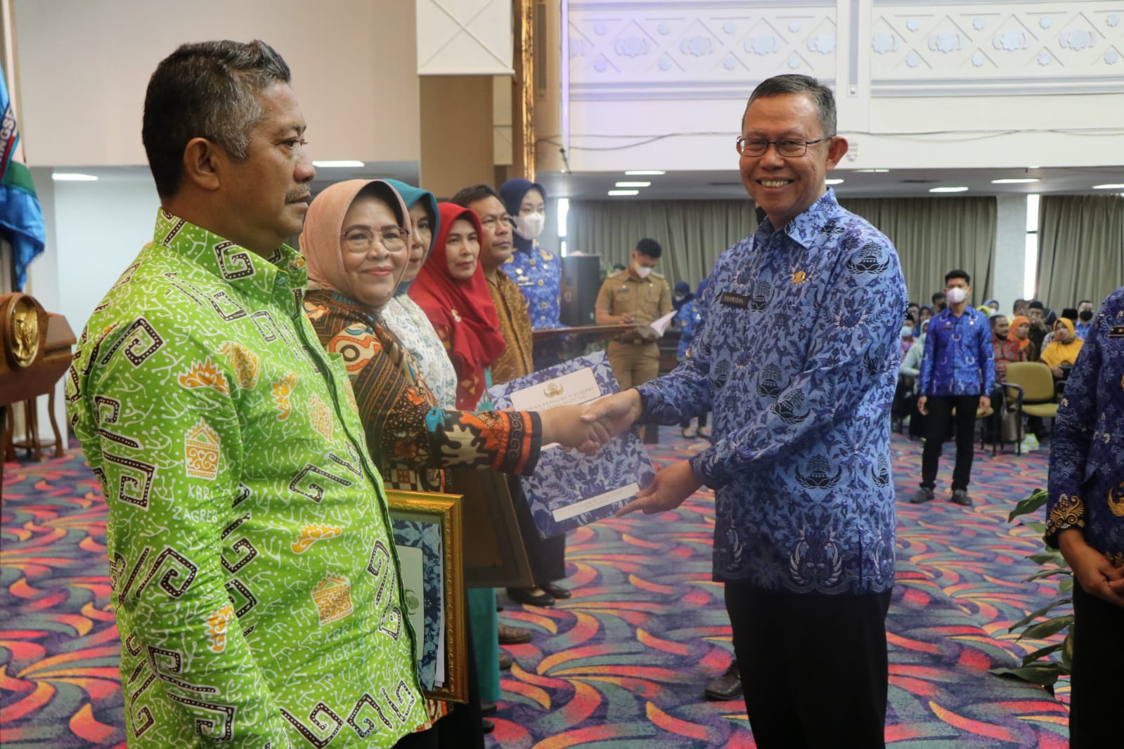 Sekdaprov Mewakili Gubernur Lampung, Menyerahkan Piagam dan Tali Asih Bagi Anggota Korpri Purna Bhakti dan Meninggal Dunia