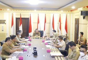 Sekretaris Daerah Pemprov Lampung memimpin Rapat Pembahasan Pembangunan Daerah