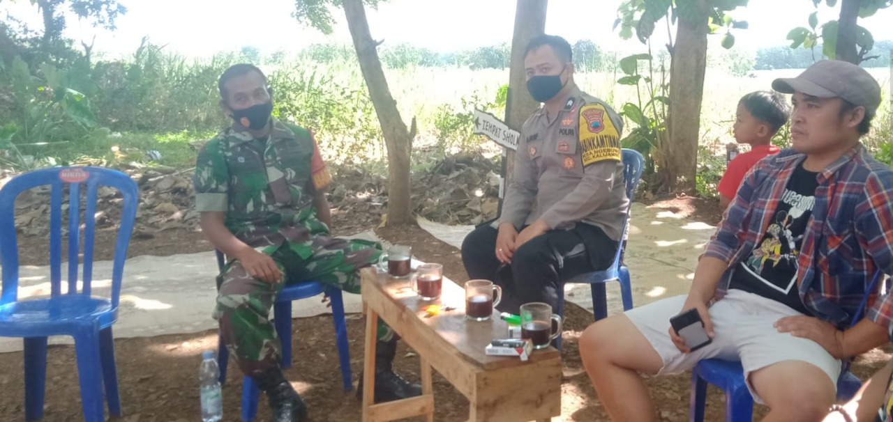 Selalu Kompak, Babinsa Dan Bhabinkamtibmas Komsos Bersama Warga