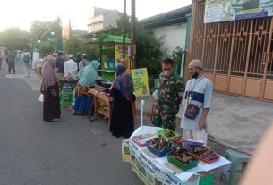 Sertu Suwarno Kelurahan Amankan & Monitoring Pasar Umat