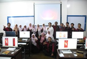 Sharing Session Dosen Filkom IIB Darmajaya kepada Guru SMKN 6 Bandarlampung