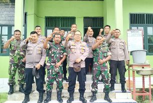 TNI Dan Polri Di Aceh Barat Suap - Suapan Nasi Tumpeng Dan Kue Ulang Tahun Tepat Di Hari Ulang Tahun TNI Yang Ke 77