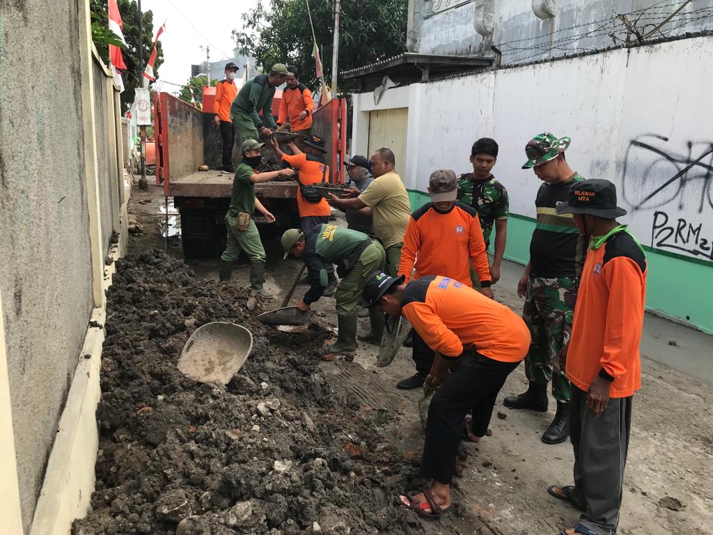 Terus Bergerak Cepat Koramil 04/Jebres Bersama Masyarakat Garap Sasaran KBD Tahap III di Kelurahan Tegalharjo