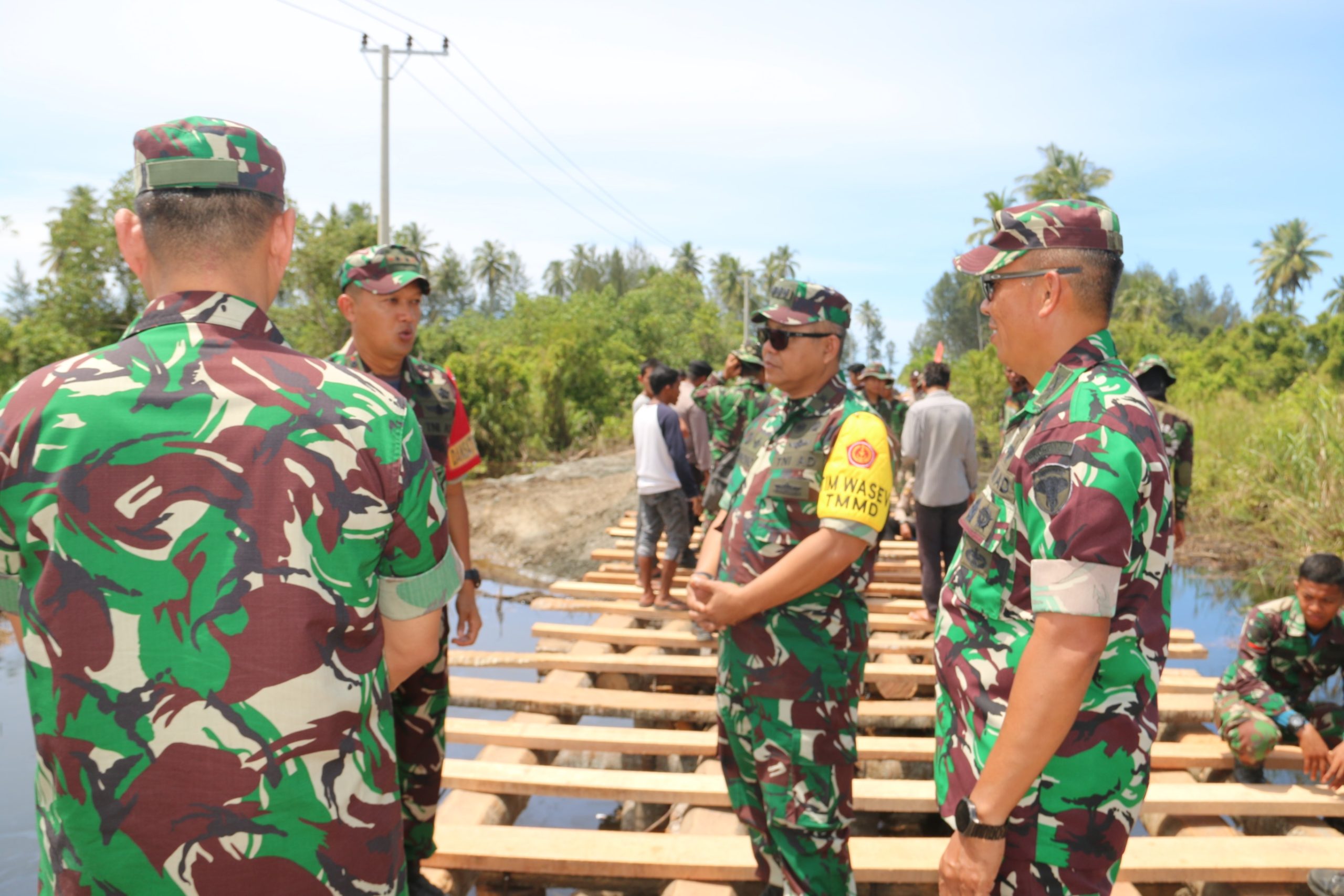 Usai Menerima Paparan Dari Dansatgas TMMD Ke - 115, Tim Wasev Mabes TNI AD Mengatakan Sangat Tepat Sasaran TMMD Di Desa Tersebut