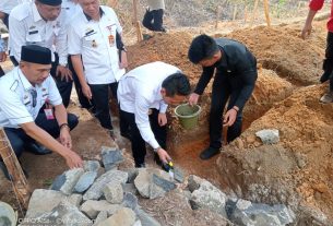 Ardian Saputra lakukan peletakan batu pertama pembangunan SDN 1 Haduyang Ratu