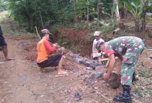 Babinsa Dukung Pembangunan Infrastuktur Desa Dologan