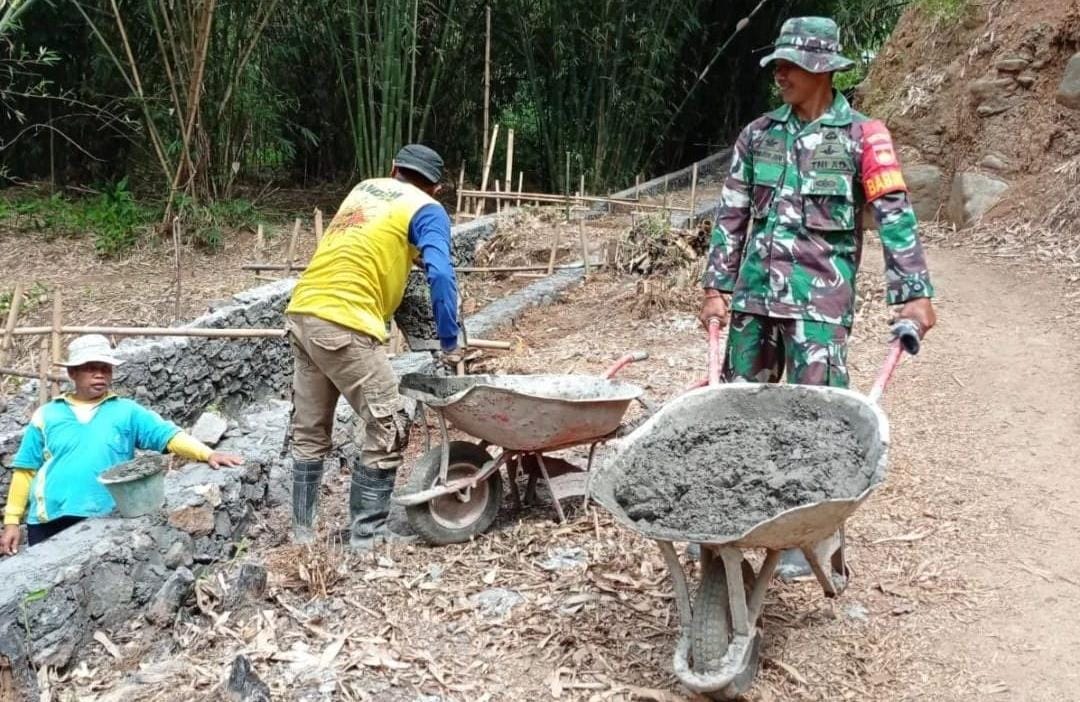 Babinsa Glintang Dukung Percepatan pembangunan Wilayah Binaan