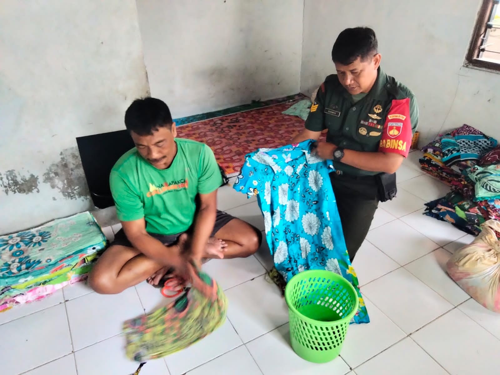 Babinsa Kelurahan Tipes selalu di tengah - tengah warga binaan