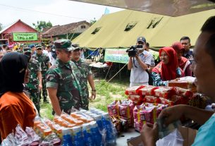 Bakti Sosial Warnai Penutupan TMMD 115 di Ngantru Sekaran Bojonegoro