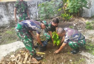 Ciptakan Lingkungan Bersih, Anggota Koramil Karangmalang Kerja Bakti Pembersihan Pangkalan