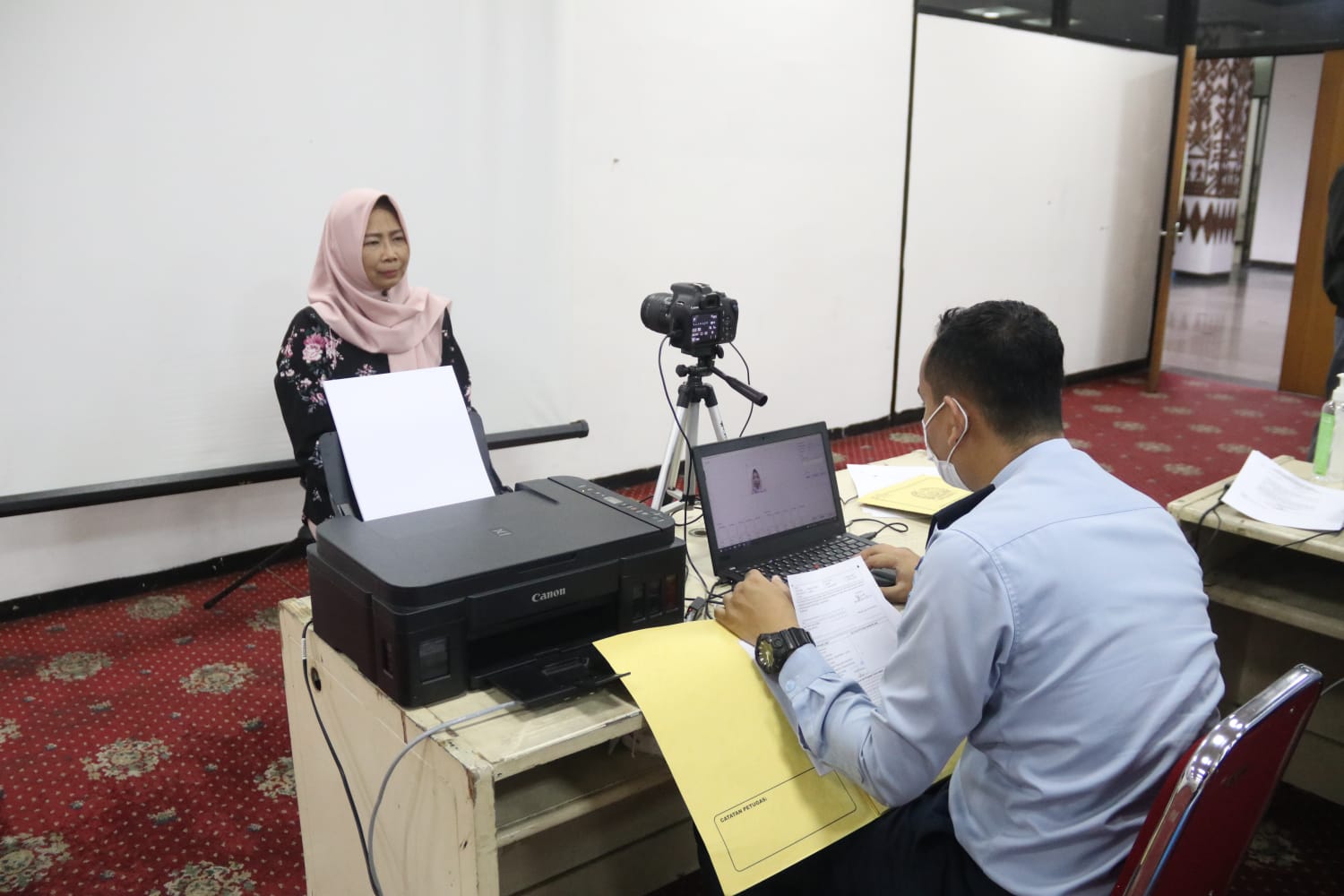 Dalam Rangka Peringatan HUT Korpri Ke-51, Pengurus Korpri Provinsi Lampung Gelar Kegiatan Pembuatan Paspor Bagi ASN