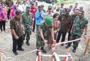 Dandim 0726/Sukoharjo serahkan Sumur Pompa Hidram Program Air Bersih TNI AD kepada Warga Desa Gentan, Kec. Bulu, Kab. Sukoharjo.