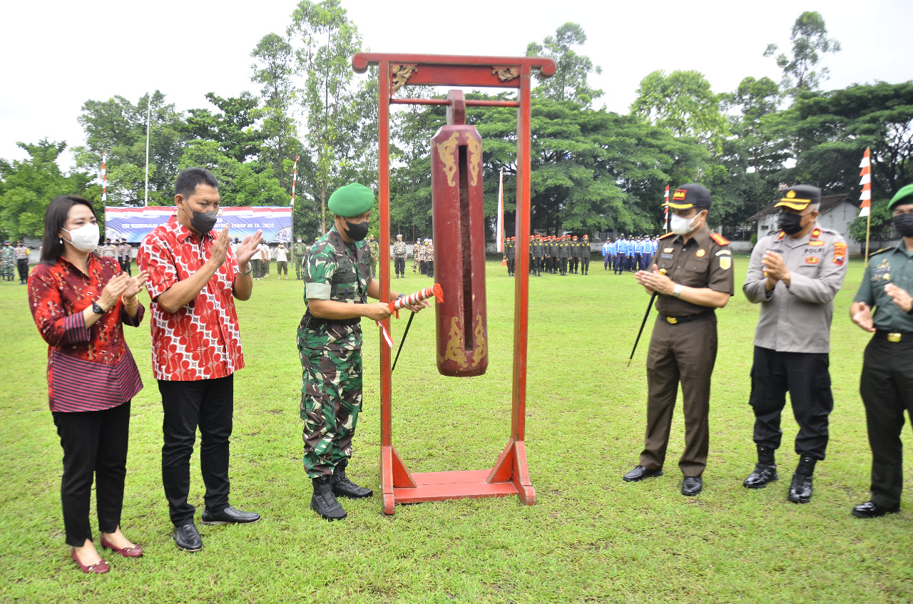 Dandim 0735/Surakarta Resmi Tutup TMMD Sengkuyung Tahap III di Wilayah Kecamatan Banjarsari