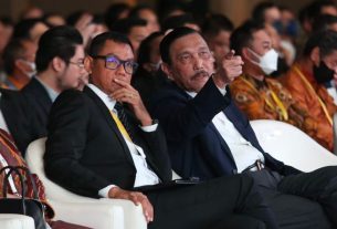 Dukung PLN Kembangkan EBT, Menko Luhut: Indonesia Siap Sambut Investasi USD 700 Miliar