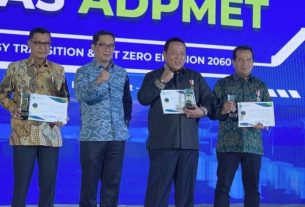 Gubernur Arinal Djunaidi Terima Penghargaan Pada Event ADPMET AWARD 2022 di Bali