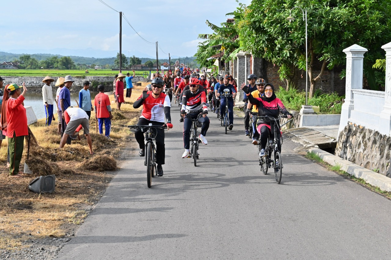 Kampanyekan hidup sehat melalui Gowes, Dandim bersama Bupati dan Forkopimda Sukoharjo sapa warga di desa-desa