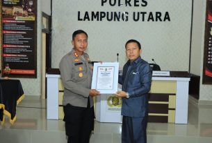 Kapolres Lampung Utara Terima Penghargaan Presisi Award dari Lemkapi