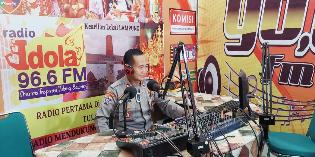 Kapolsek Banjar Agung Berikan Imbauan Kamtibmas Lewat Radio, Ini Pesannya