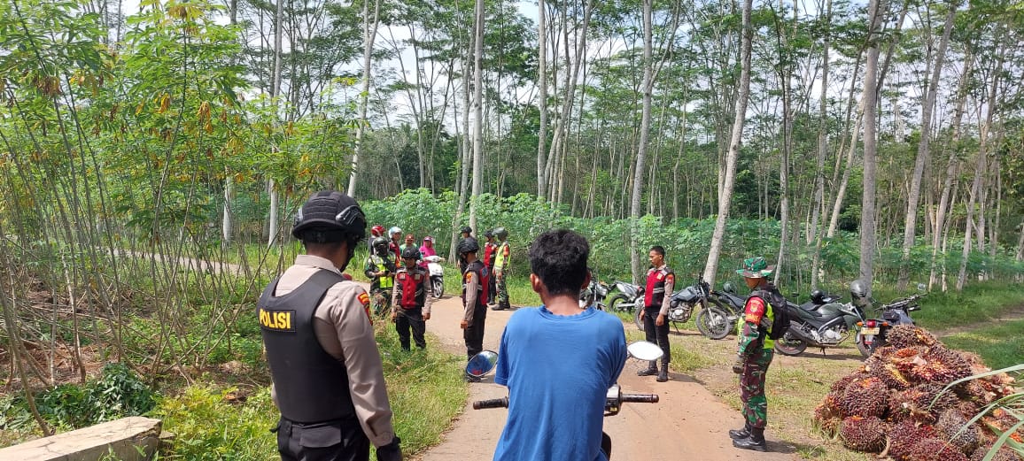 Patroli Sinergitas TNI-Polri Antisipasi Potensi Gangguan Kamtibmas Wilayah Hukum Polsek Tumijajar.