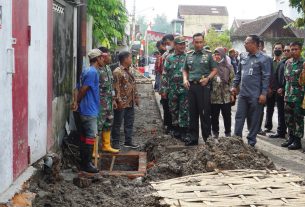 Peletakan Batu Pertama Program Karya Bakti Daerah Tahap VII di Wilayah Kodim 0735/Surakarta