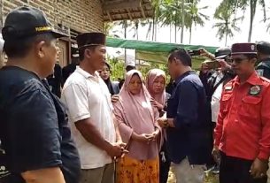Pemdes Beserta PSHT DAN Karang Taruna Desa Jatimulyo Salurkan Bantuan Korban Banjir Di Sidomulyo DAN Candipuro