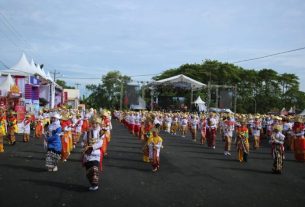 Peringati HUT 66 Lampung Selatan Pemkab Gelar Tari Tradisional Secara Masal