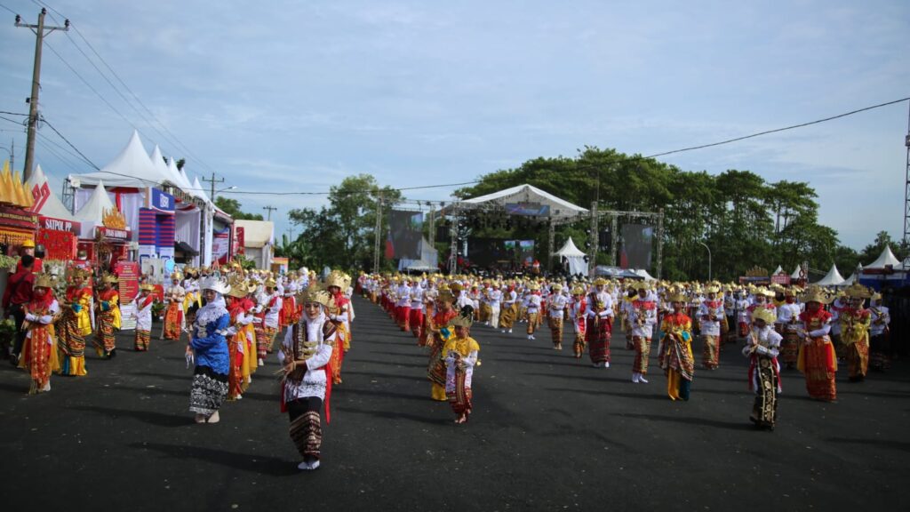 Peringati HUT 66 Lampung Selatan Pemkab Gelar Tari Tradisional Secara Masal